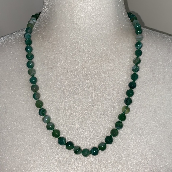 Hand Crafted Genuine Agate Green Gemstone Knotted White Gold Clasp Necklace - Picture 4 of 13